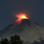 Chile sube a alerta naranja por incremento de actividad de volcán Villarica